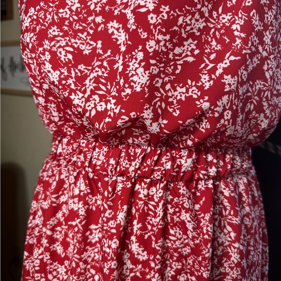NWOT Floral Red and White Mini Dress cut out shoulders size medium - Picture 3 of 9